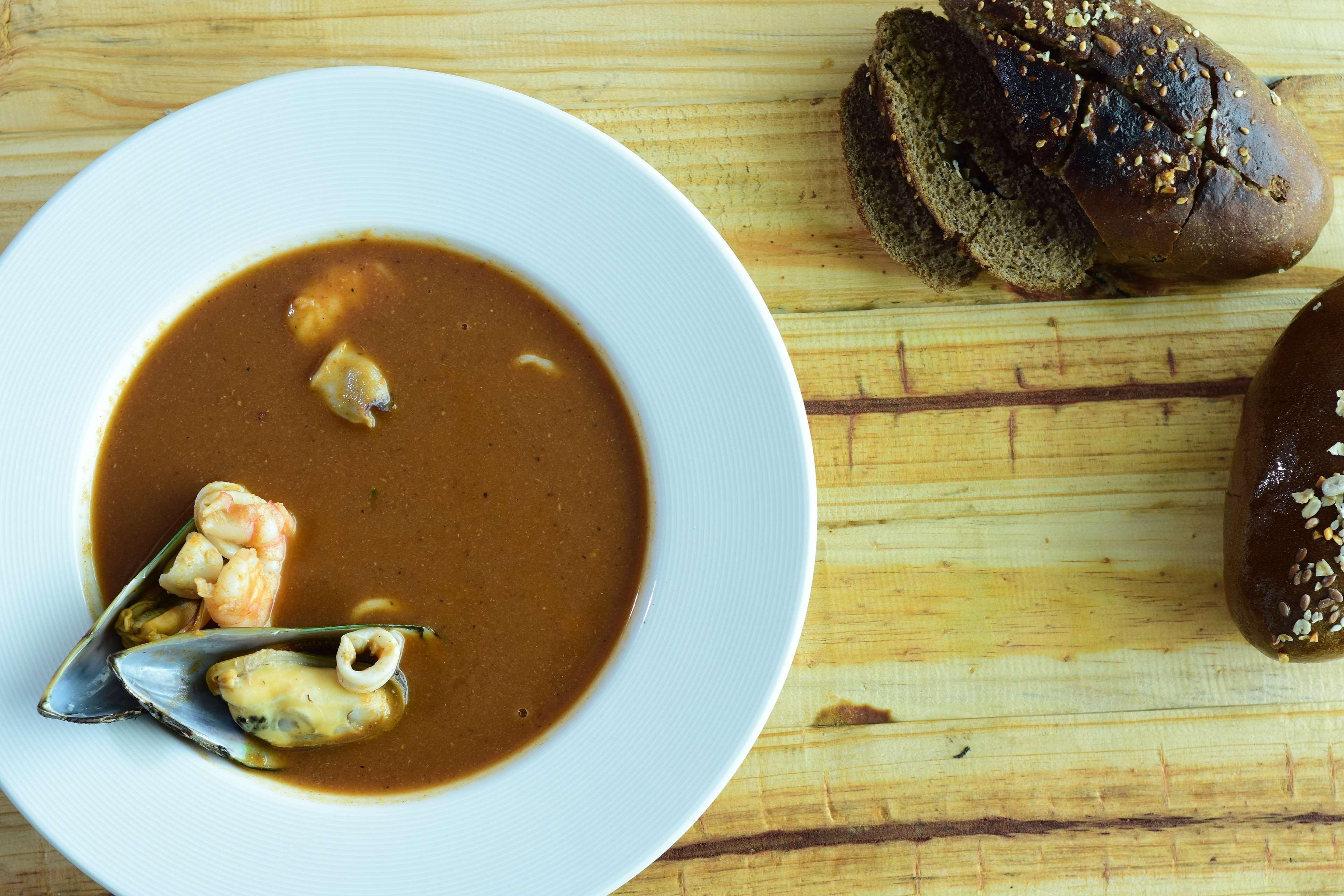 Hilton Mumbai International Airport Hotel Exteriér fotografie A bowl of chowder with bread