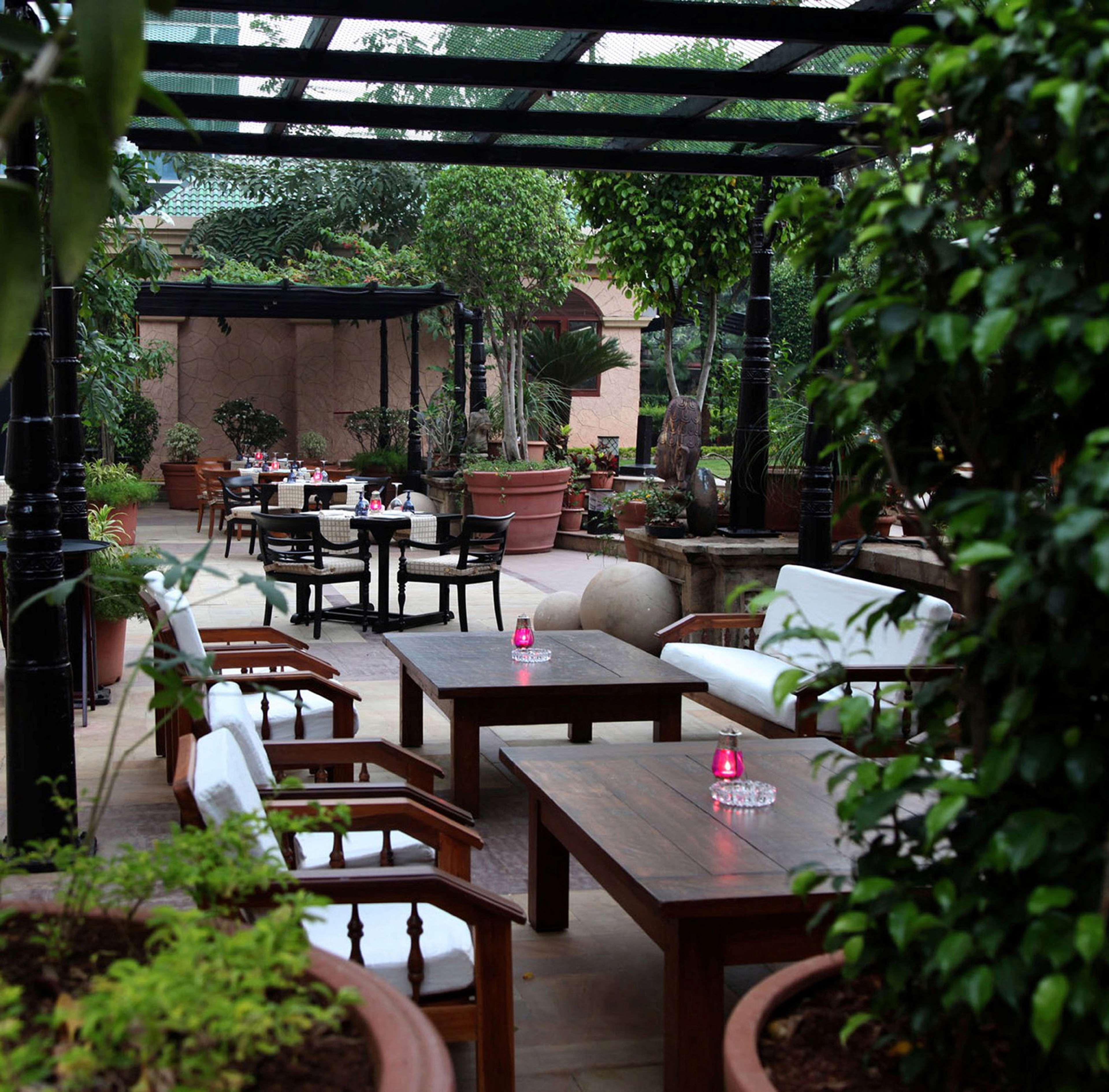 Hilton Mumbai International Airport Hotel Exteriér fotografie The hotel's garden