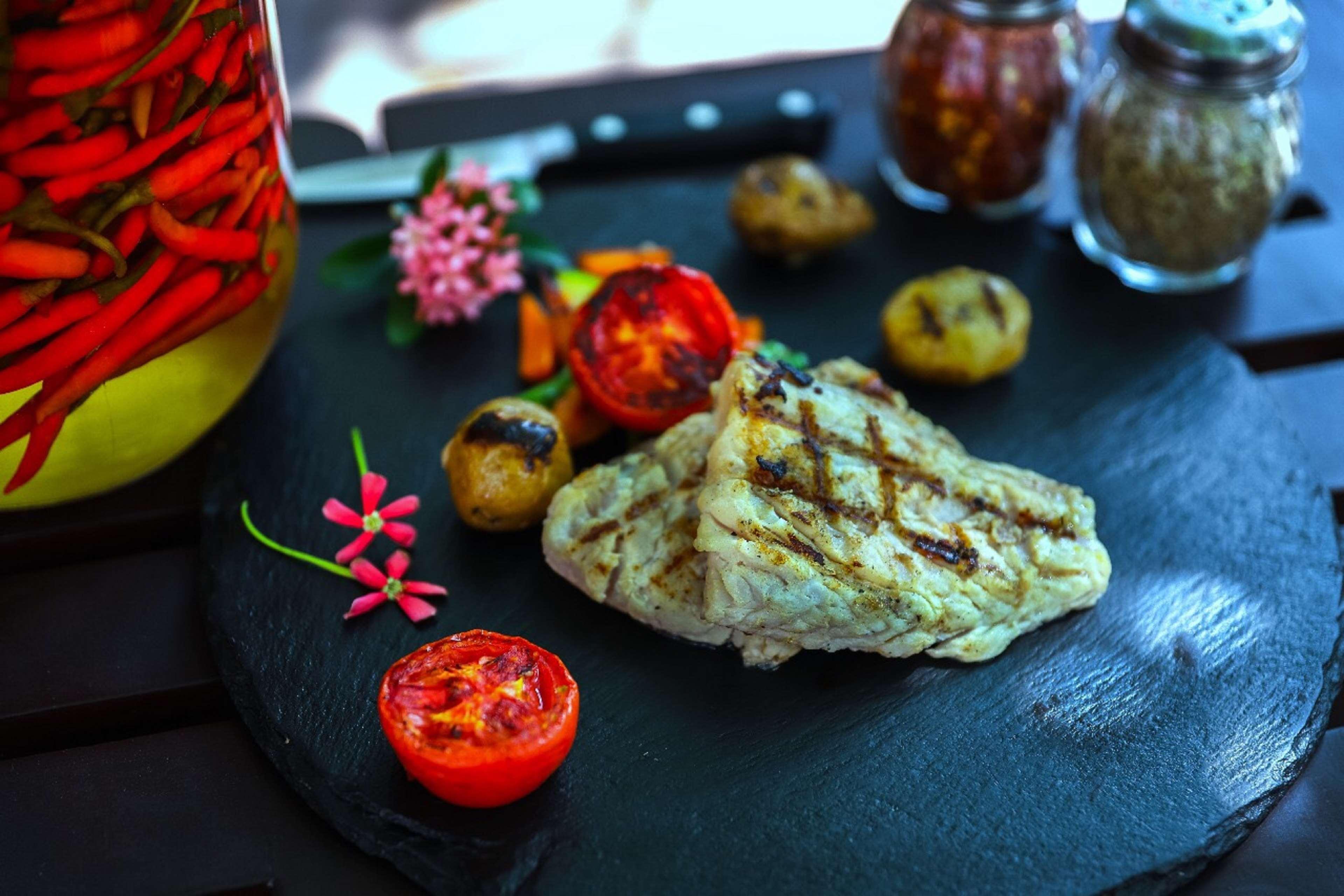 Hilton Mumbai International Airport Hotel Exteriér fotografie Grilled halibut