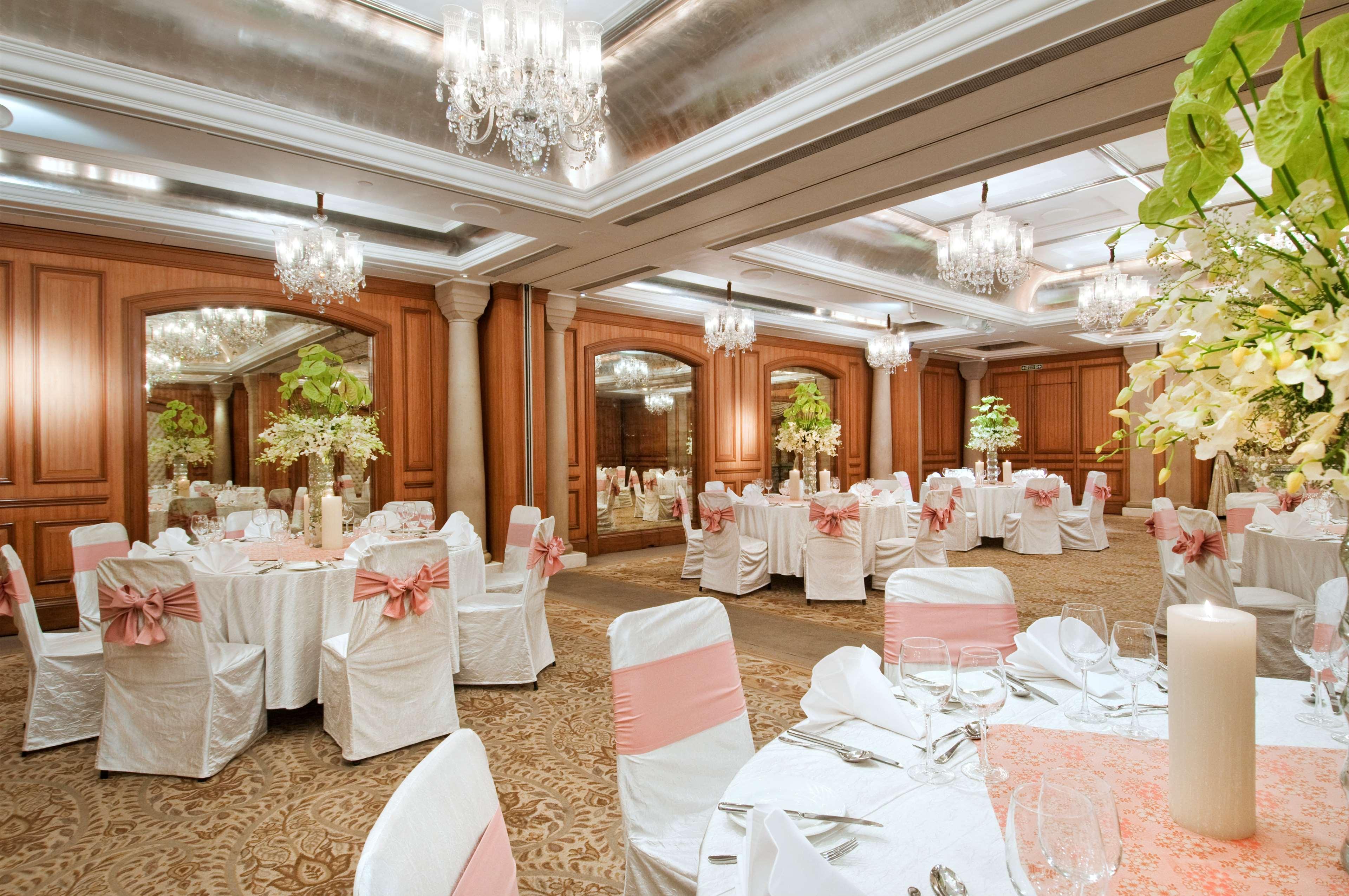 Hilton Mumbai International Airport Hotel Restaurace fotografie The ballroom at the Mandarin Oriental, Kuala Lumpur