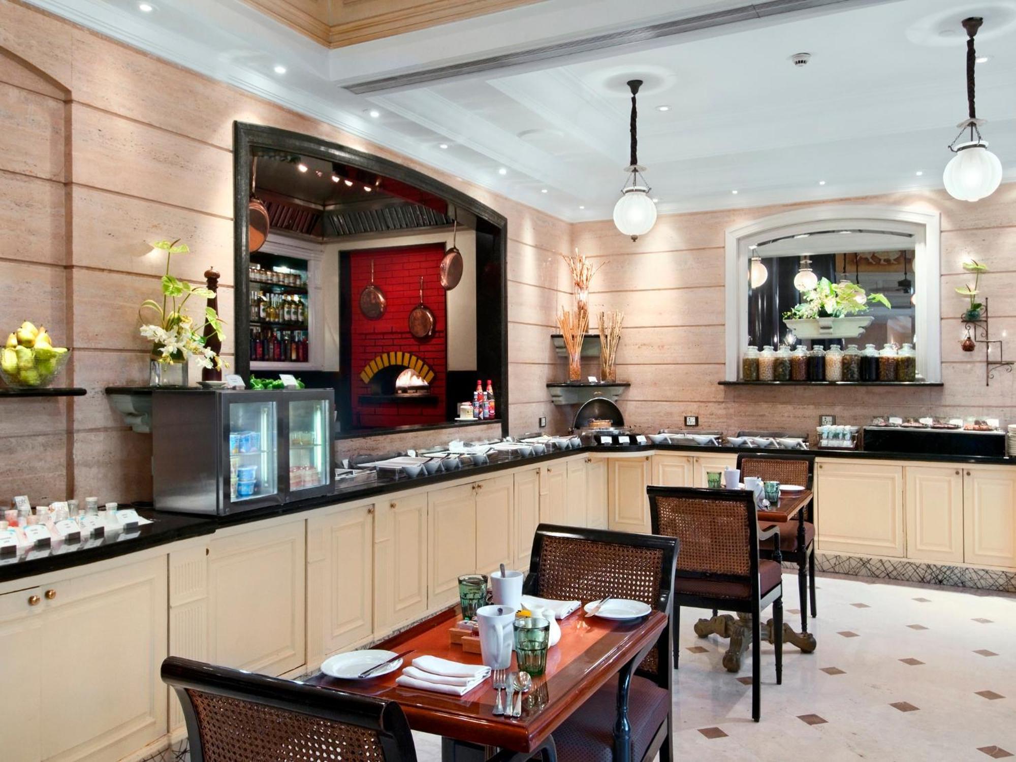 Hilton Mumbai International Airport Hotel Exteriér fotografie The restaurant
