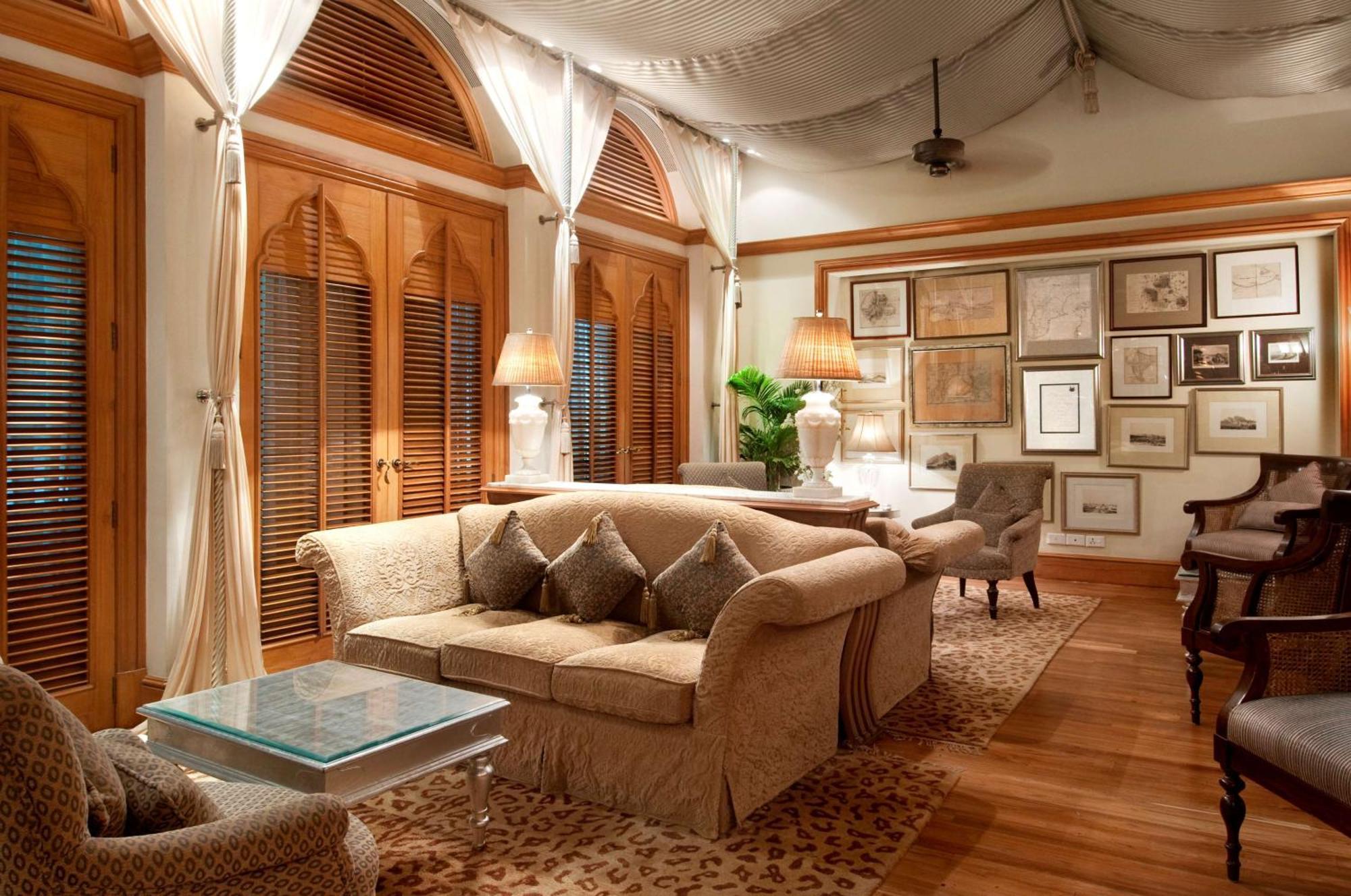 Hilton Mumbai International Airport Hotel Exteriér fotografie The living room of a suite at the Mandarin Oriental, Bangkok