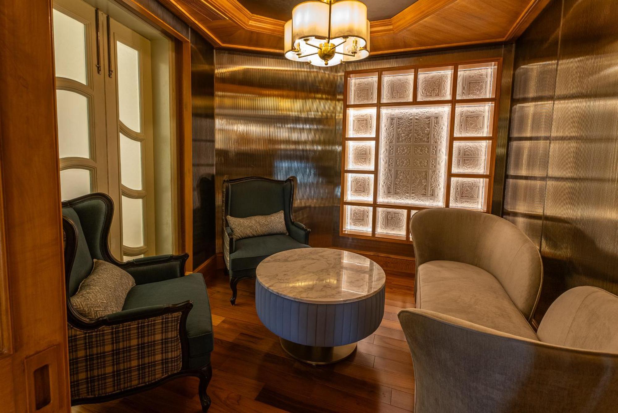 Hilton Mumbai International Airport Hotel Exteriér fotografie The interior of the lounge