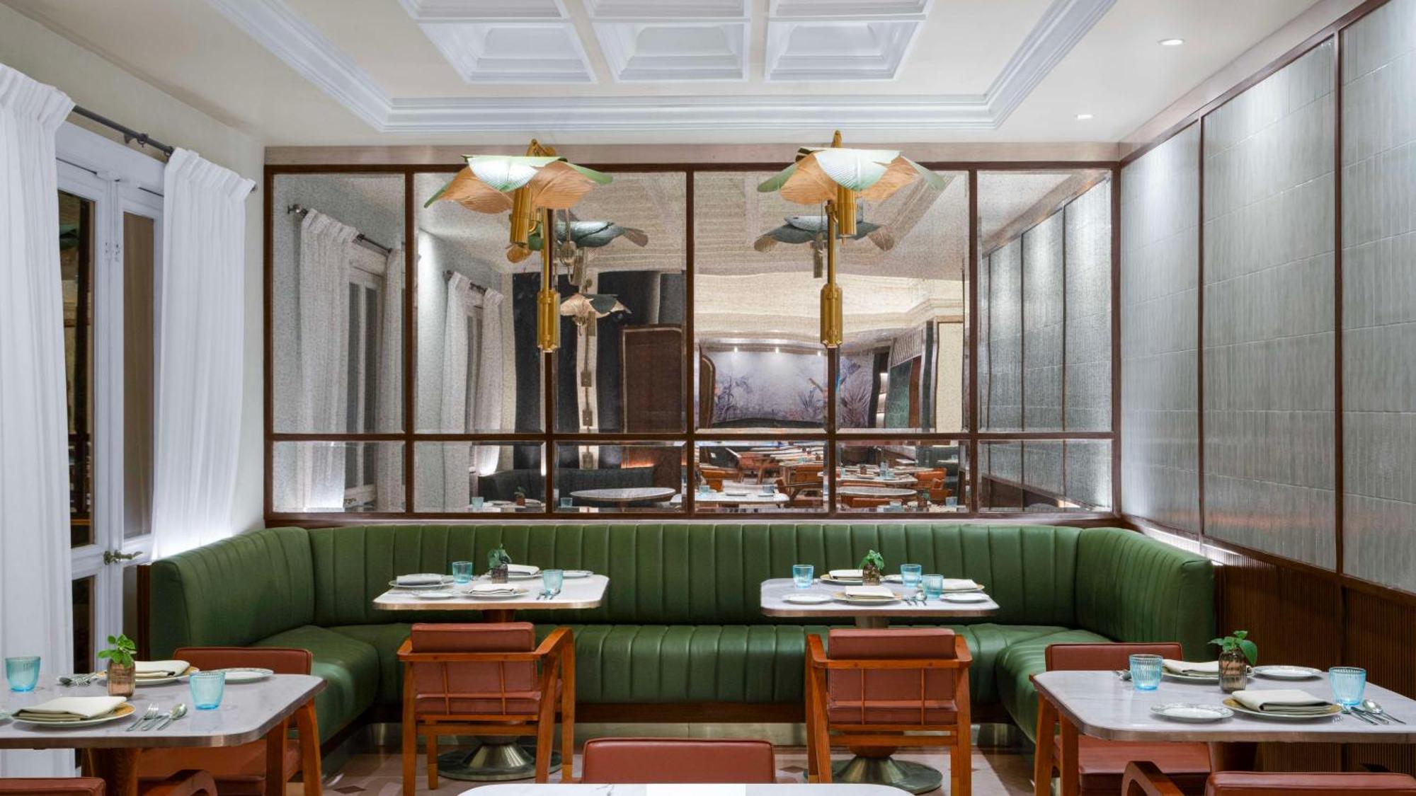 Hilton Mumbai International Airport Hotel Exteriér fotografie The interior of the restaurant